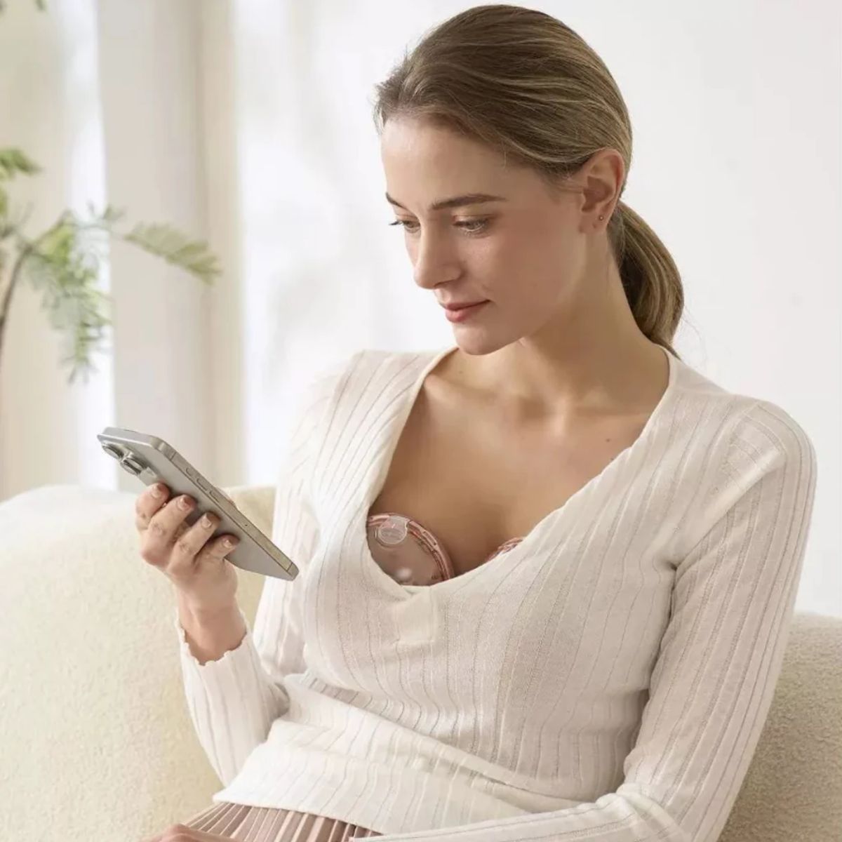 Momcozy Air 1 Ultra Slim Wireless Electric Double Breast Pump - Ultra Slim and Discreet Design